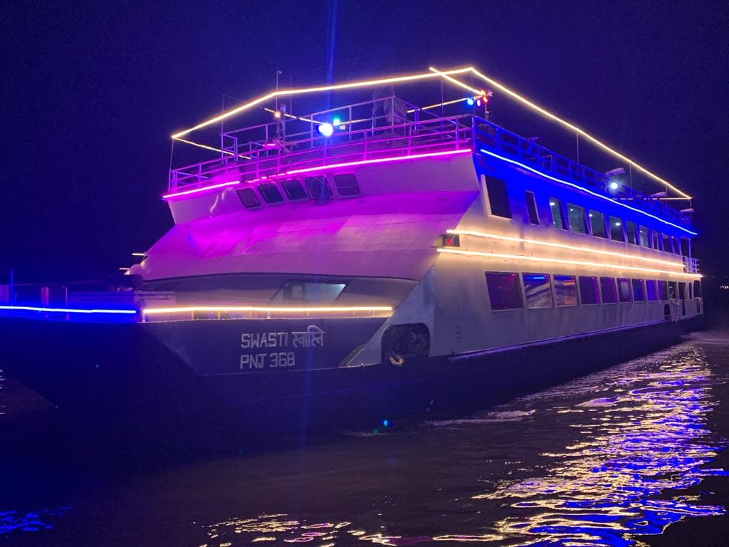 3-Deck Dine Cruise view 2